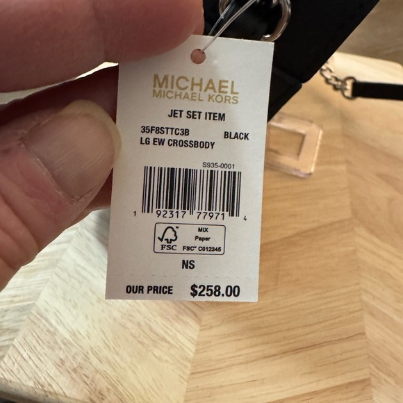 Michael Kors Jet Set East West Crossbody bag in black signature Saffiano leather - Picture 9 of 9